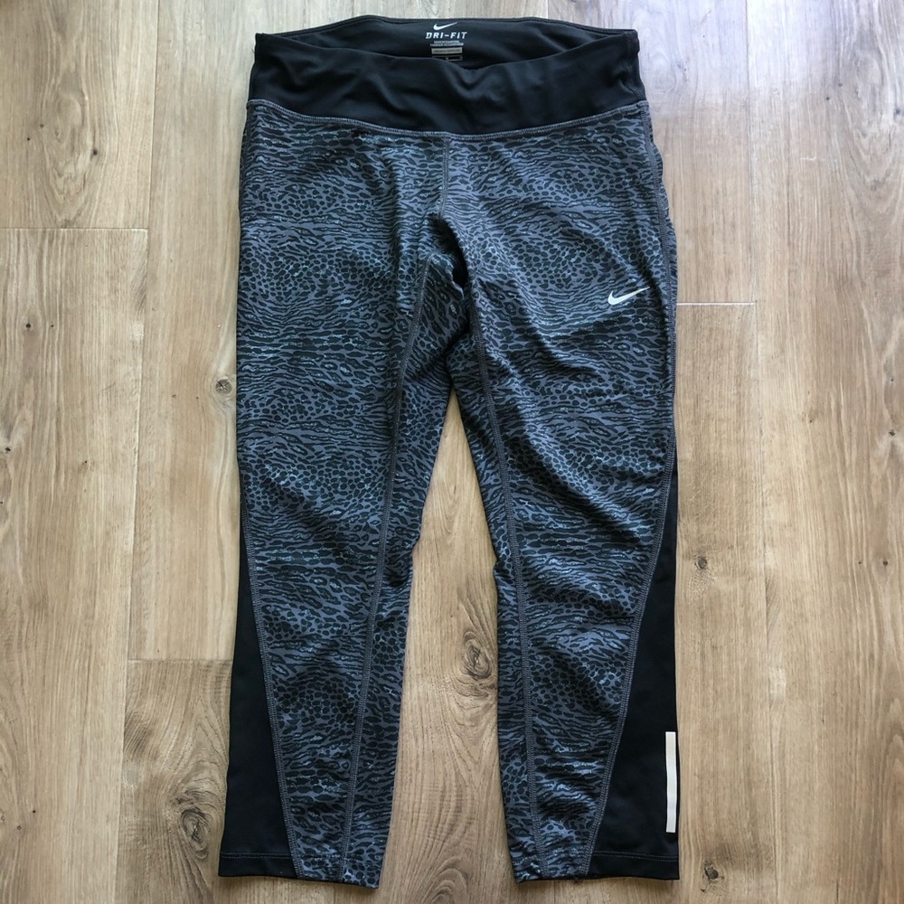 NIKE Dri-Fit cropped workout pants